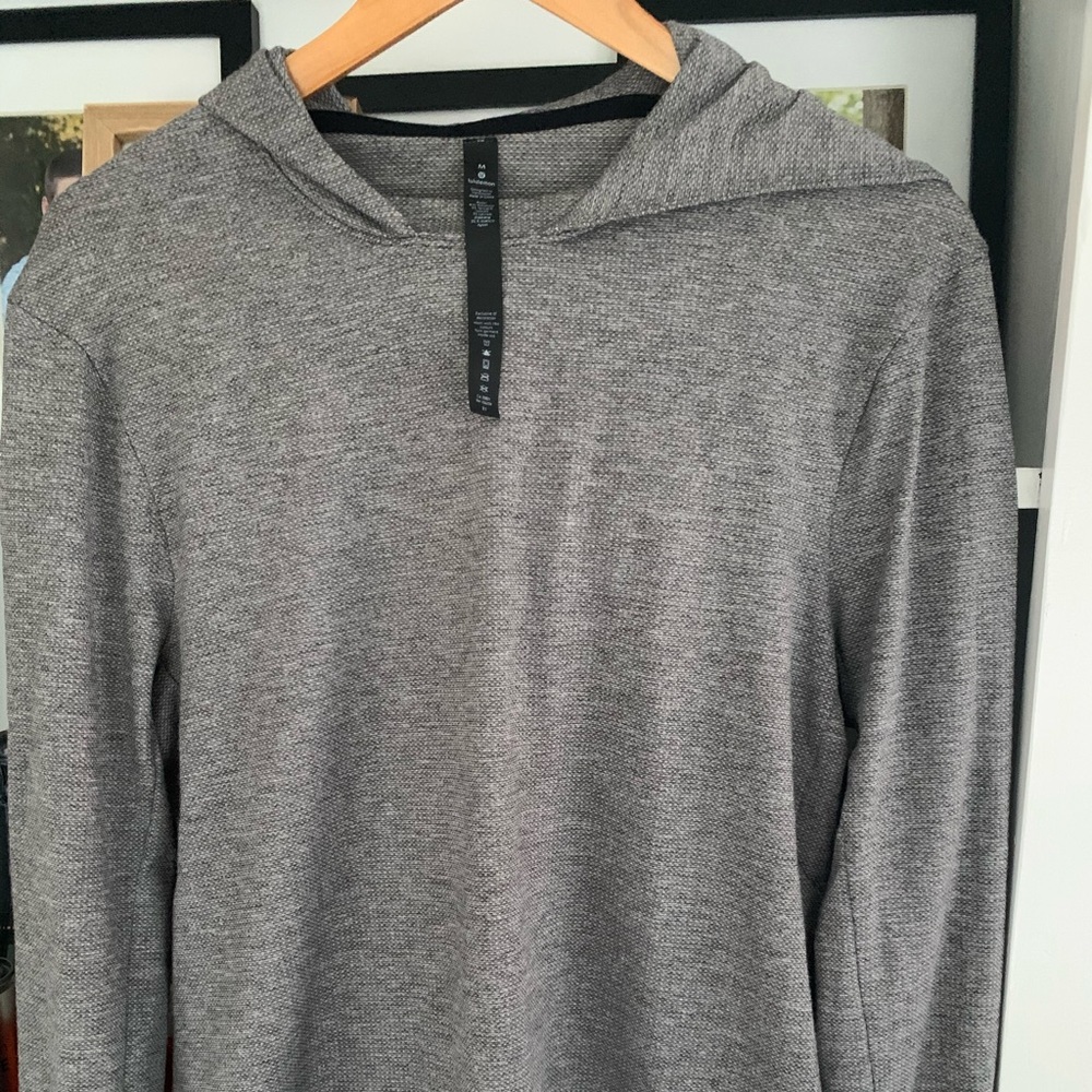 Lululemon lightweight hoodie never worn Medium